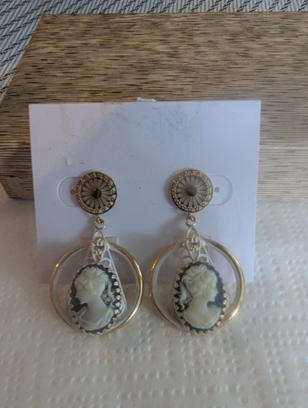 Vintage Pierced Cameo Dangling Earrings